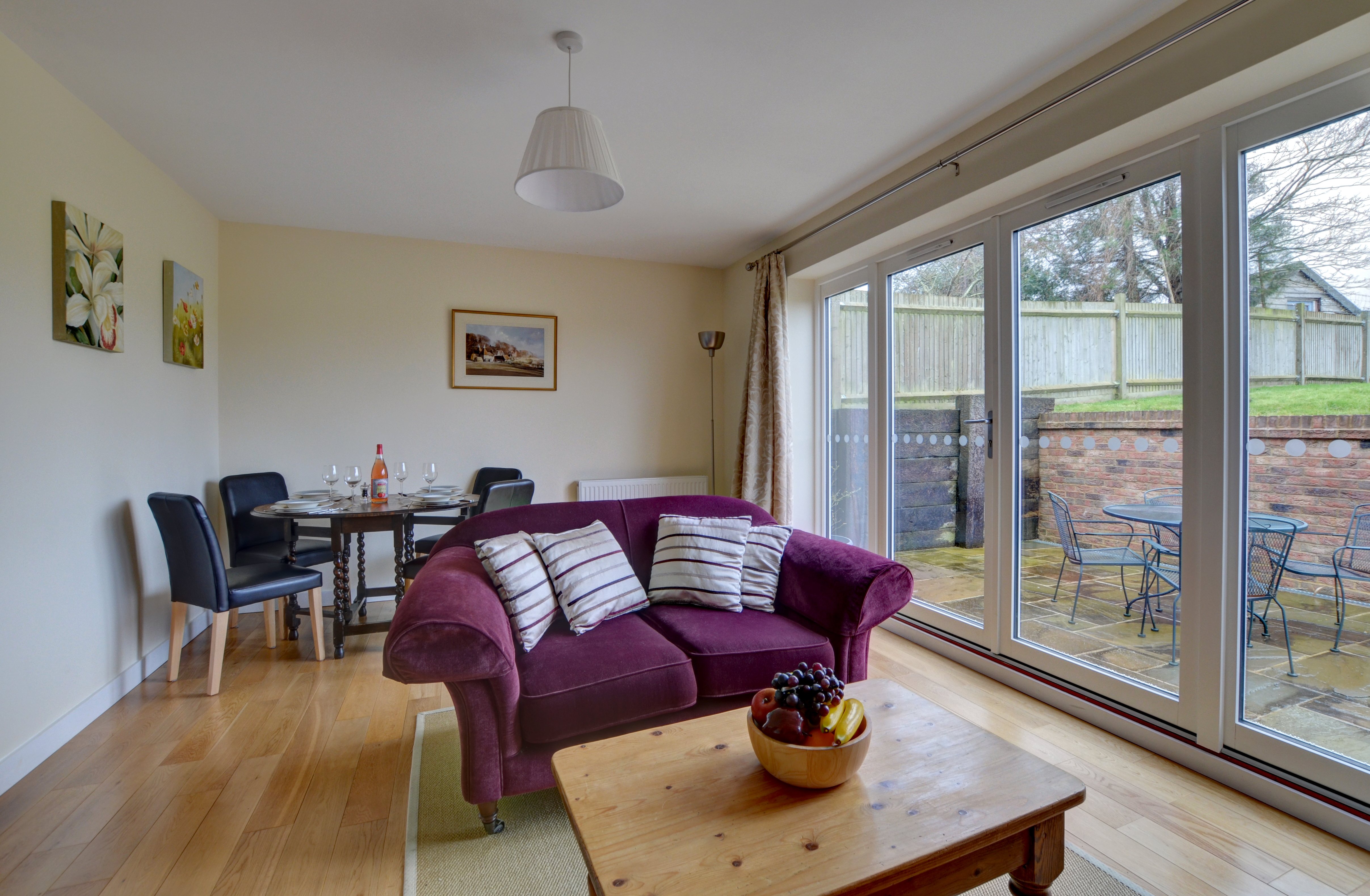 TN604 - Sitting Area.jpg