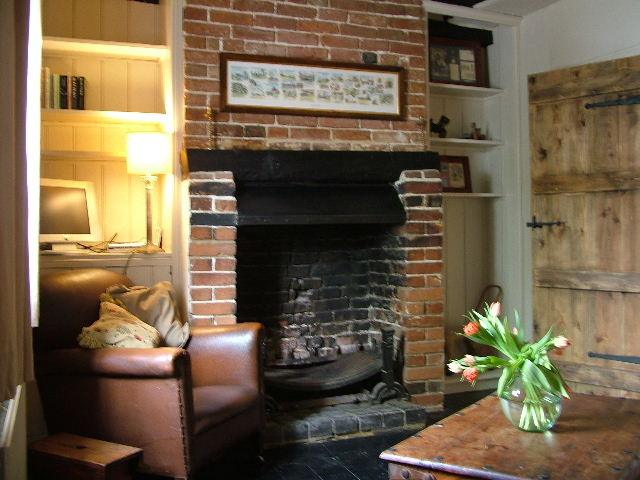orions-cottage-fireplace---09.05.06..jpg